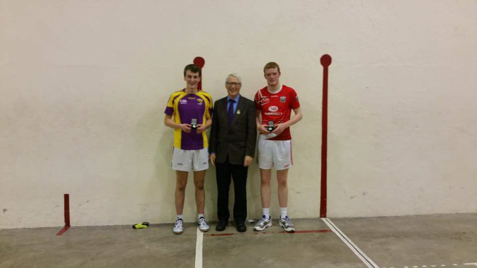 A victorious Galen Riordan pictured with Michael Hedigan and GAA Handball President, Willie Roche
