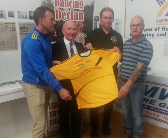 Declan Flanagan of Dancing with Declan fame (3rd on left) presents a new set of jerseys to club officials John Roche, Tom Rossiter and Padraig Devereux.
